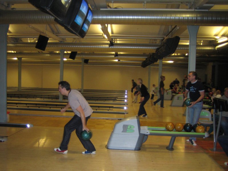 Mange goes Bowling 6